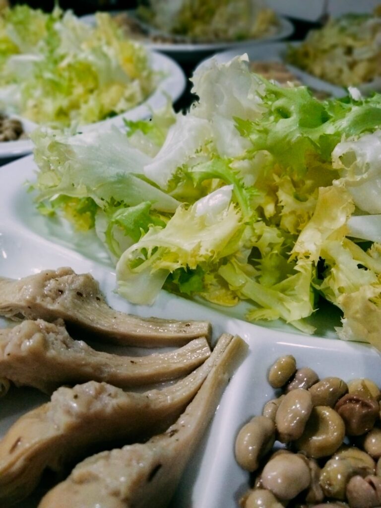 plato con lechuga
