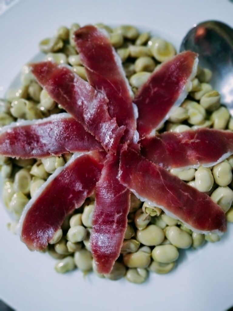 plato de judías con jamón
