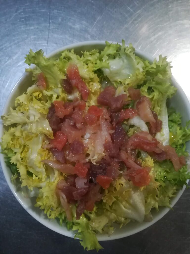 ensalada de lechuga y tomate